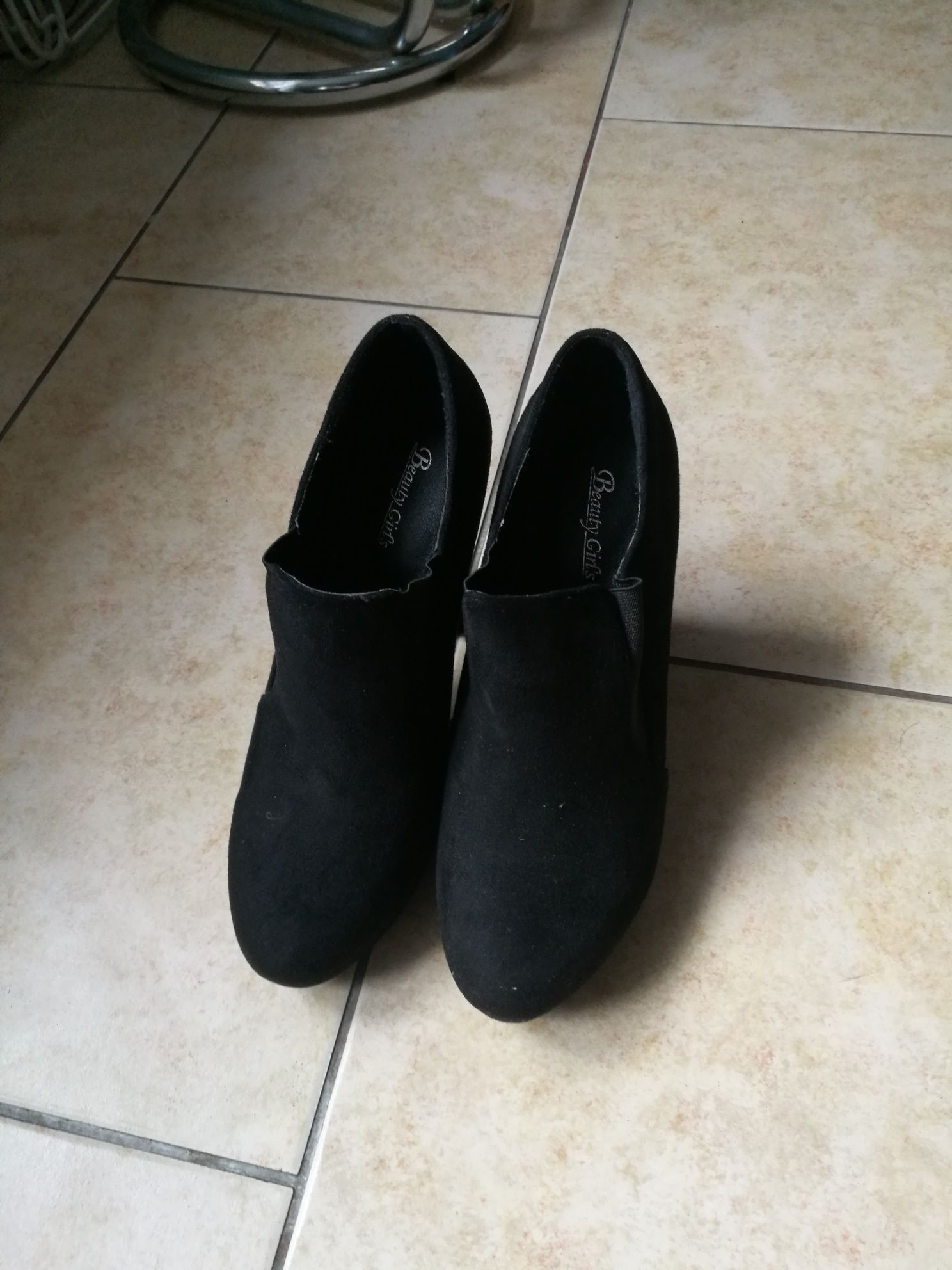 Buty na obcasie wysokim