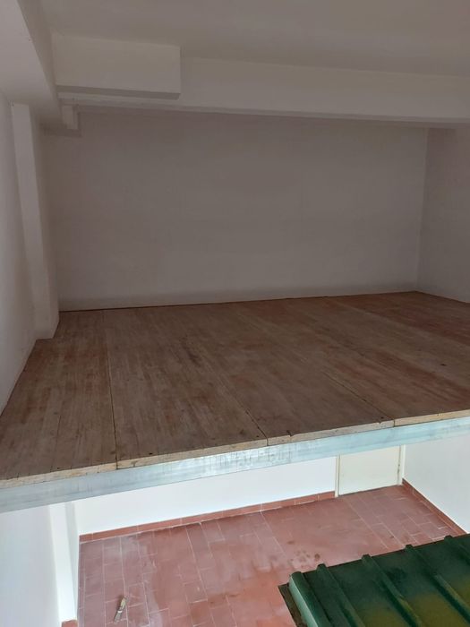 Garagem tapada das Mercês 16m2+8m2 bons acessos