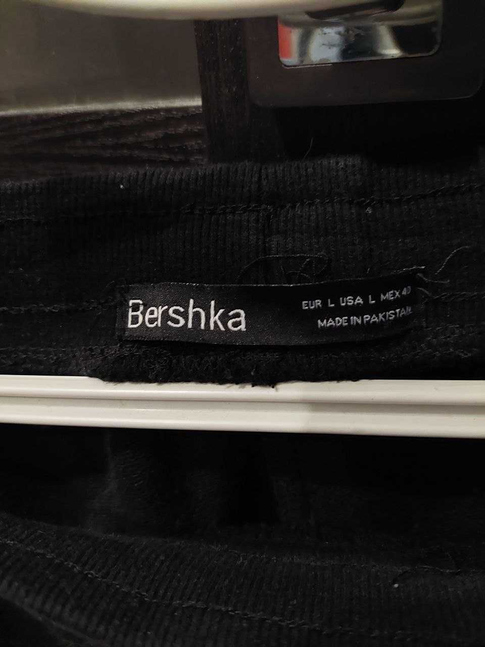 Чорні шорти Bershka