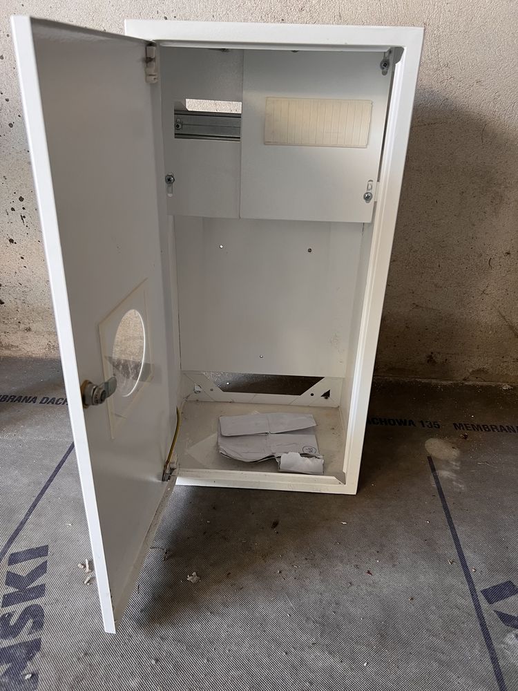Rozdzielnica skrzynka elektryczna, nowa