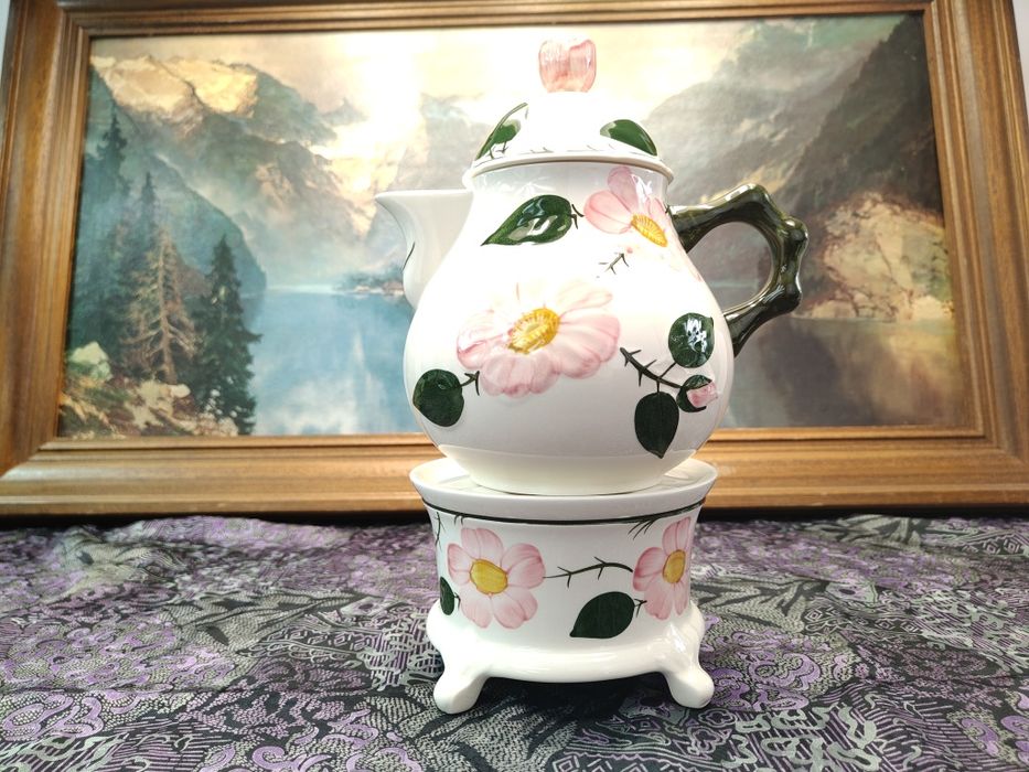 Dzbanek z podgrzewaczem Villeroy & Boch. Wild Rose.