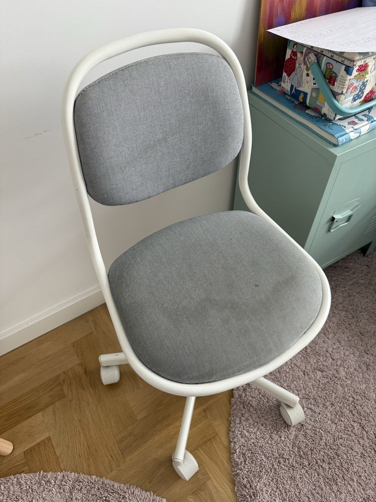 Krzesło do biurka ikea dla mniejszego dziecka