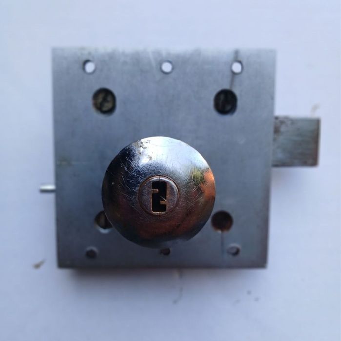 Ригельный замок ручной работы