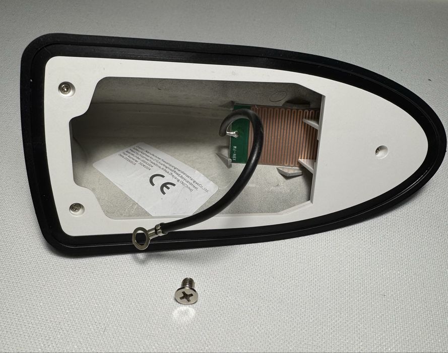 Антенна на авто акула