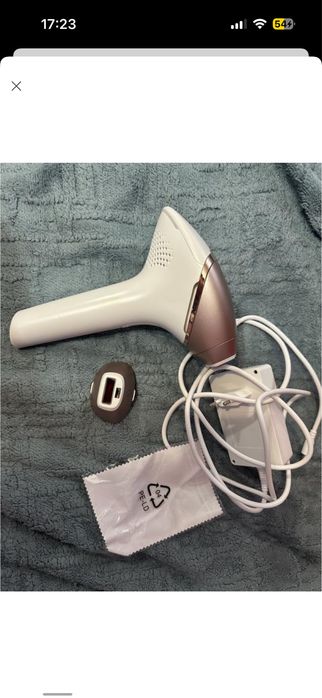 Фотоепілятор Philips Lumea 7000