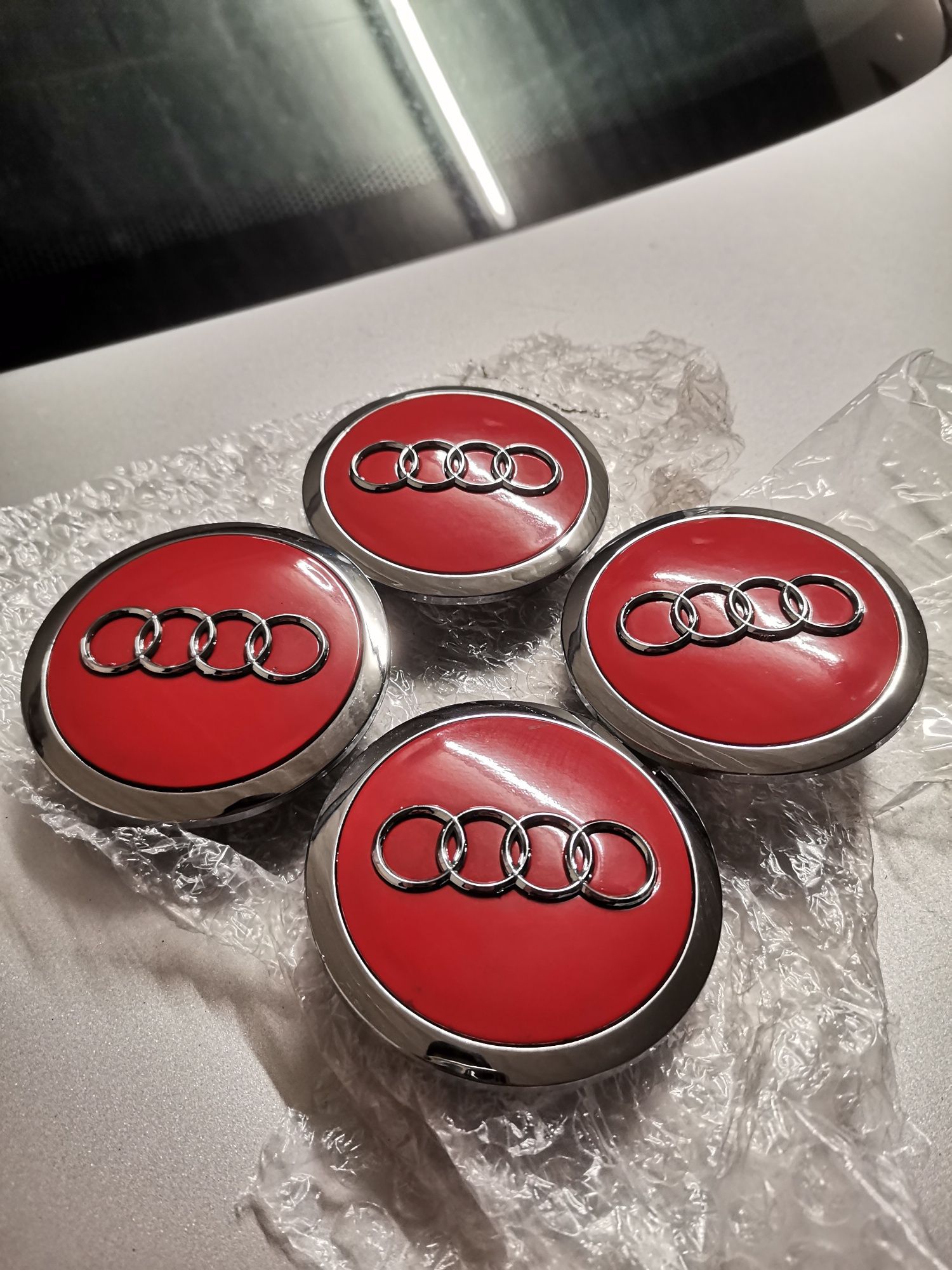 Centros Audi 70mm vermelhos