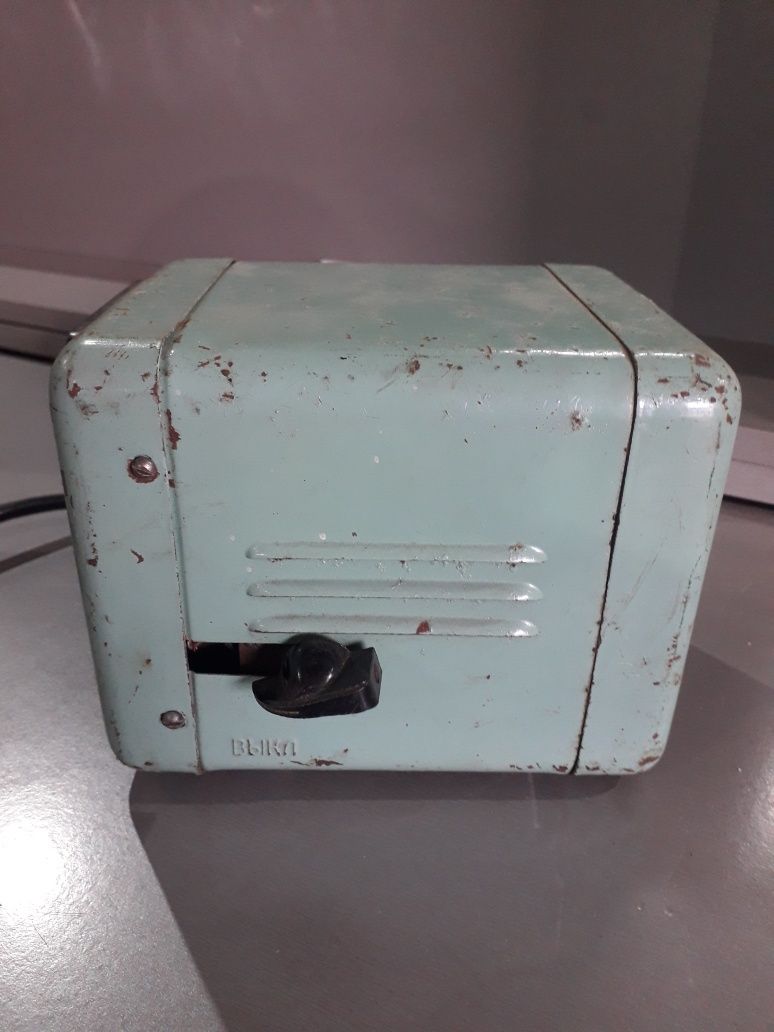 Старий електробрибор стабілізатор