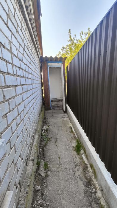 Продаж будинку в ближньому пригороді. Торг.