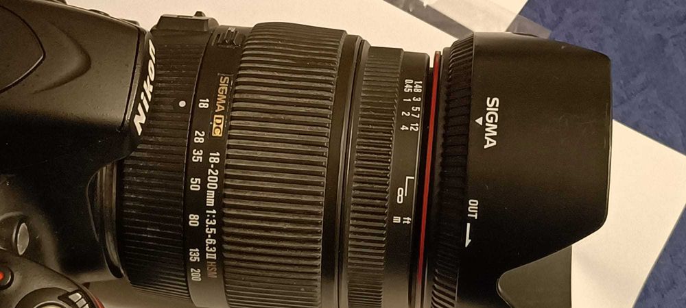 Nikon D3200 e lente SIGMA DC 18-200mm