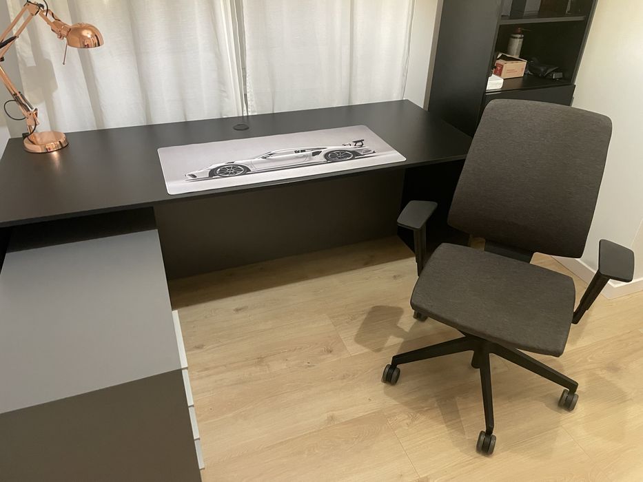Sprzedam biurko , lampke- stan idealny