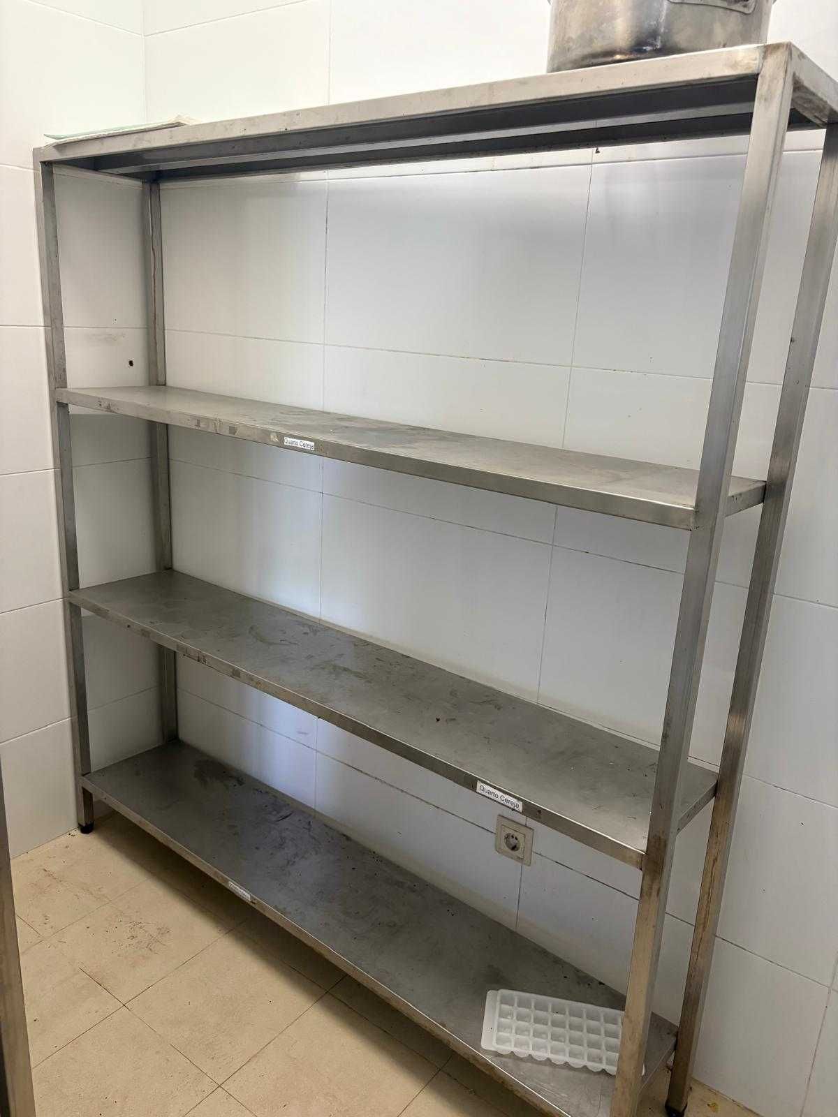 Cozinha de restauração em inox