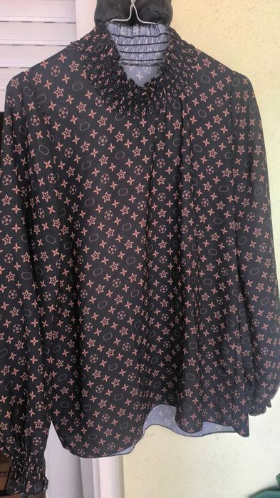 Blusa Gola Elástica - Tamanho L - Manga Comprida