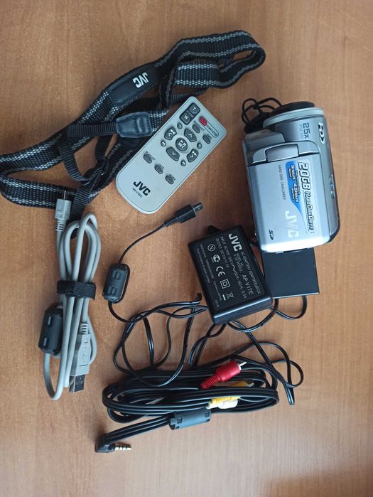 JVC видеокамера GZ-MG20E