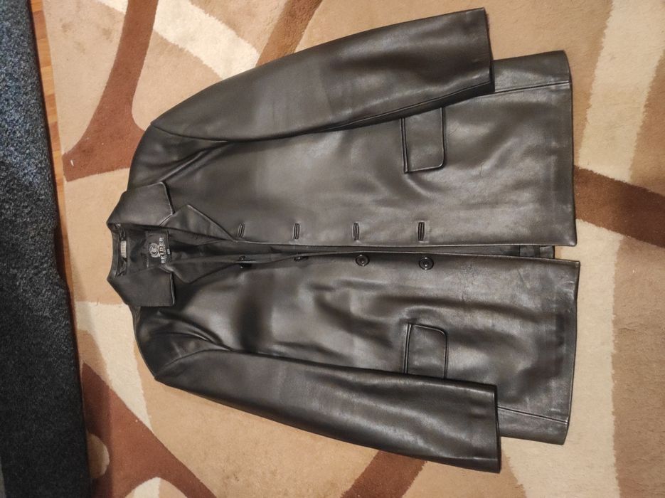 Кожаный пиджак в хорошем состоянии