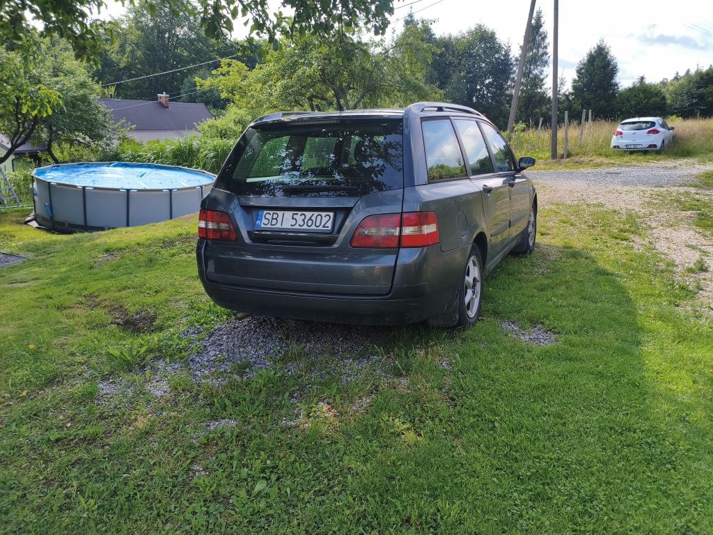 Fiat Stilo kombi z długoterminowym OC i przeglądem.