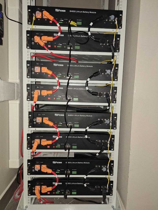 Монтаж інвертора, акумуляторів - обладнання для СЕС