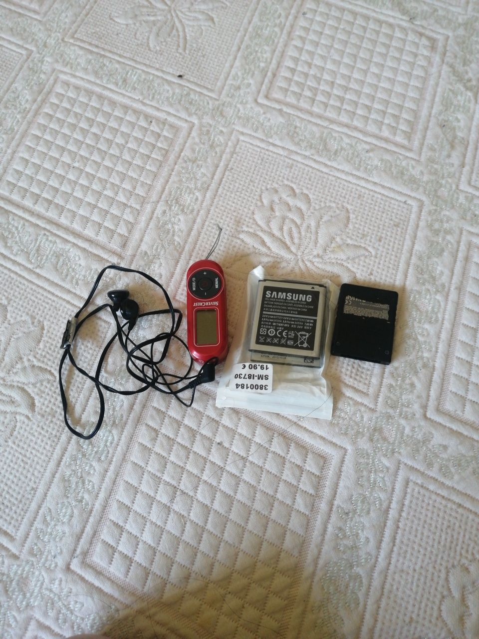 Rádio Mp3 + bateria e um cartão de memória