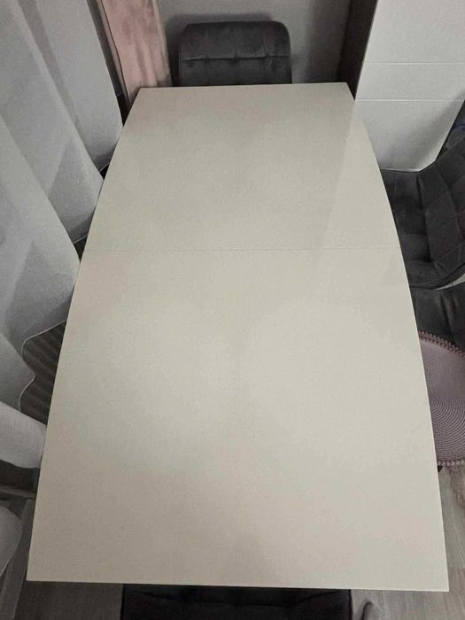 Stolik rozsuwany do salonu