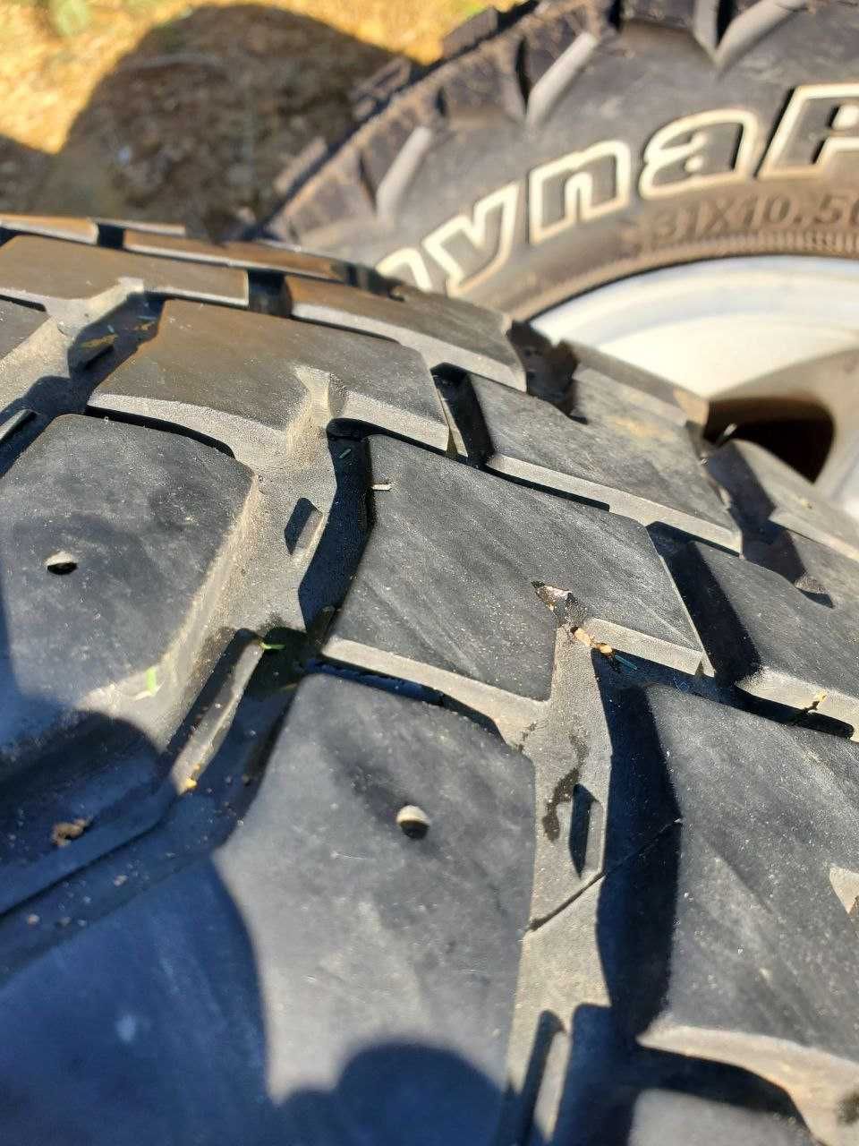 Hankook DynaPro MT 15 com jantes Mitsubishi