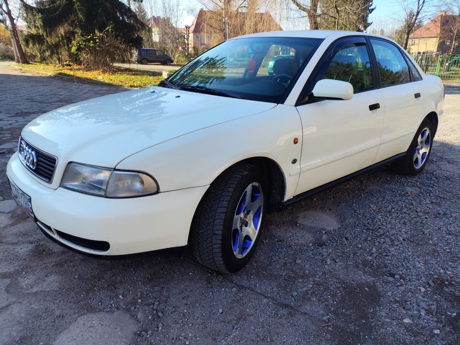 Audi a4 B5 1.6 benzyna z kamerą cofaniaa