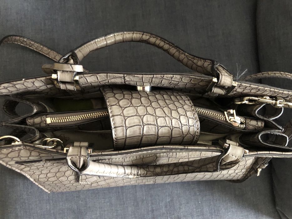 Mala Tiracolo Guess Cinzenta