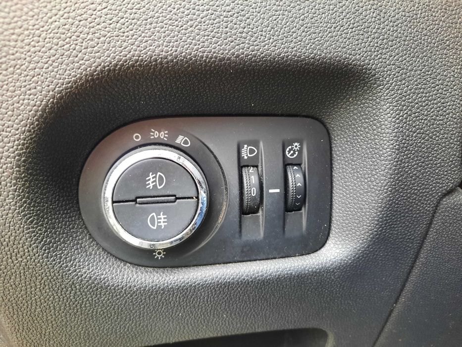 Włącznik przełącznik świateł Opel Corsa D Lift