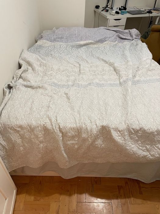 Cama de casal e colchão