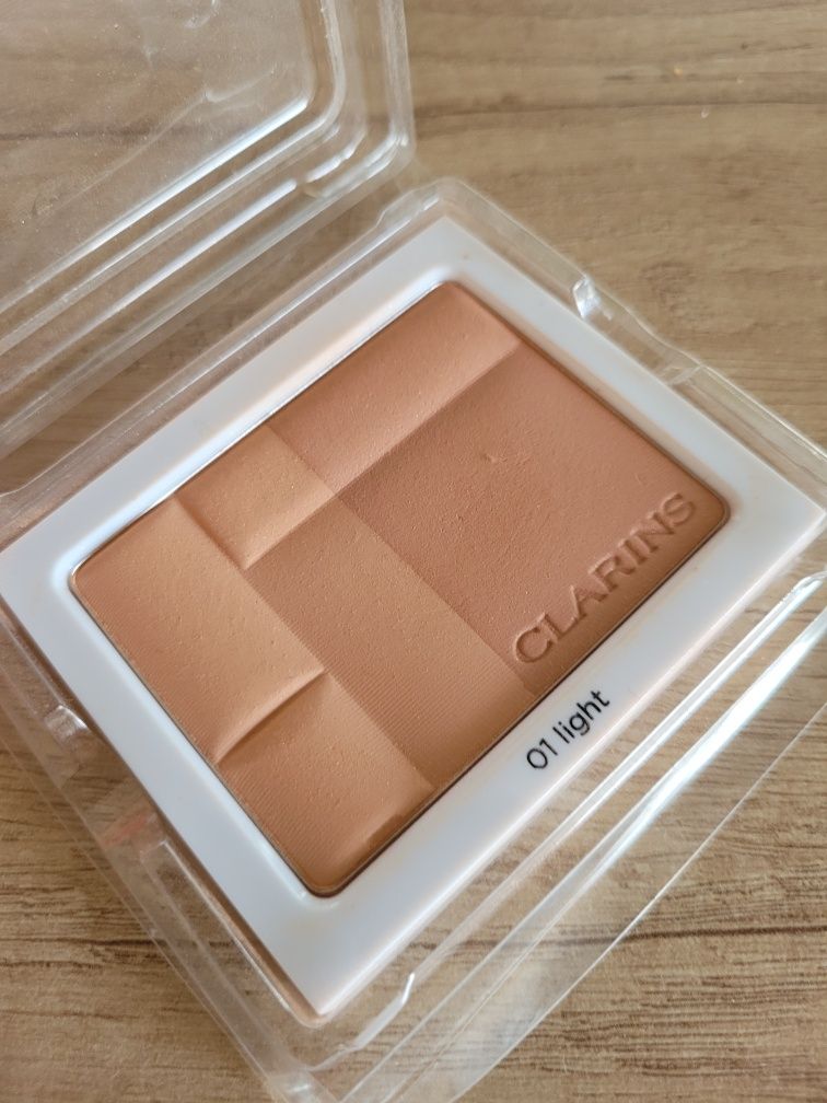 Bronzer Clarins puder konturowanie