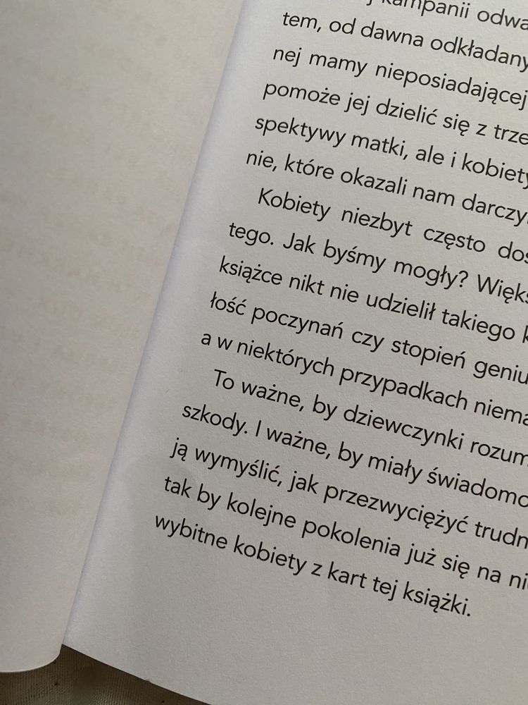 Książka „Opowieści na dobranoc dla młodych buntowniczek”