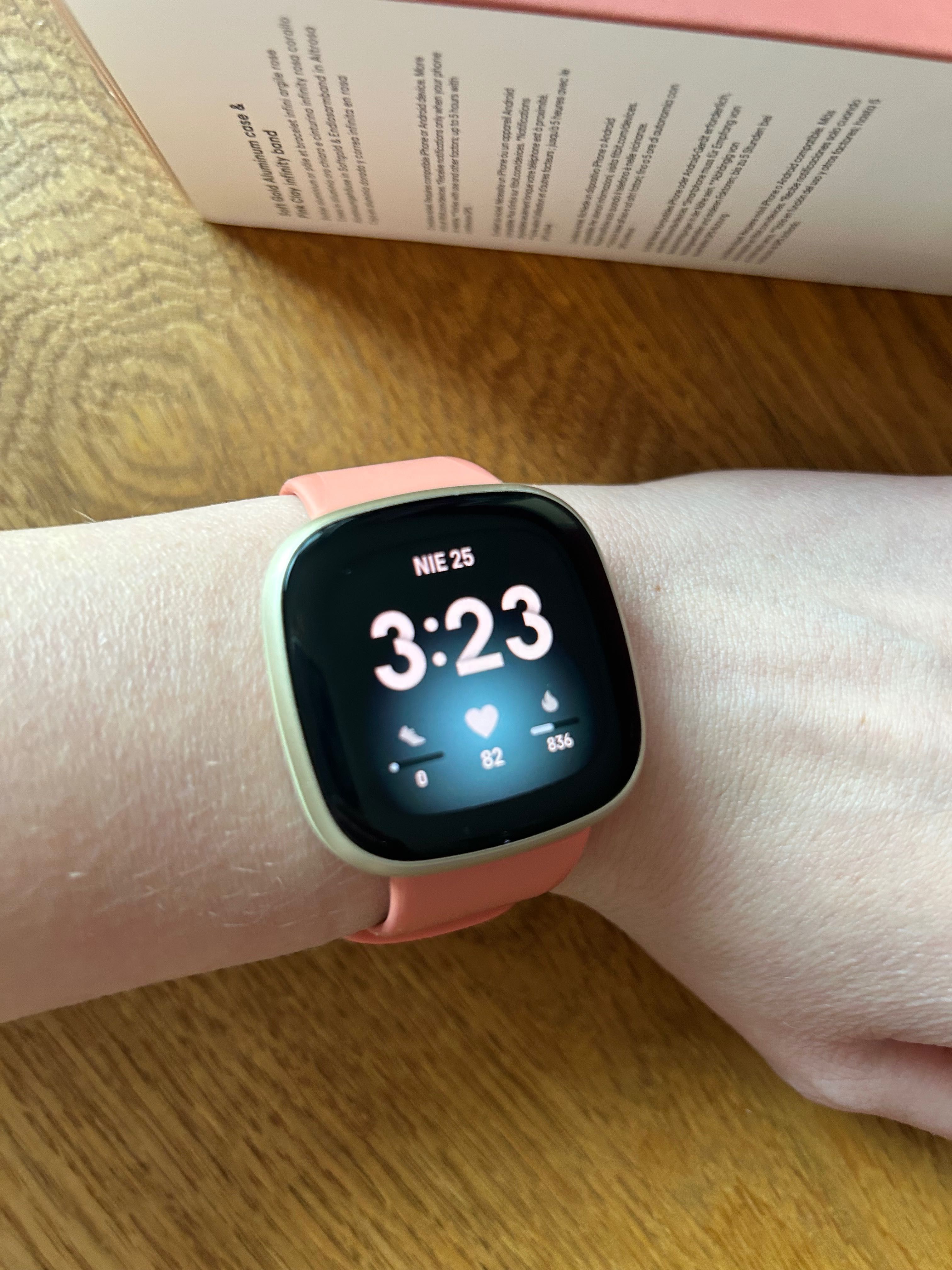 Smartwatch Google FITBIT Versa 3 Różowo-złoty plus 3 paski do zegarka