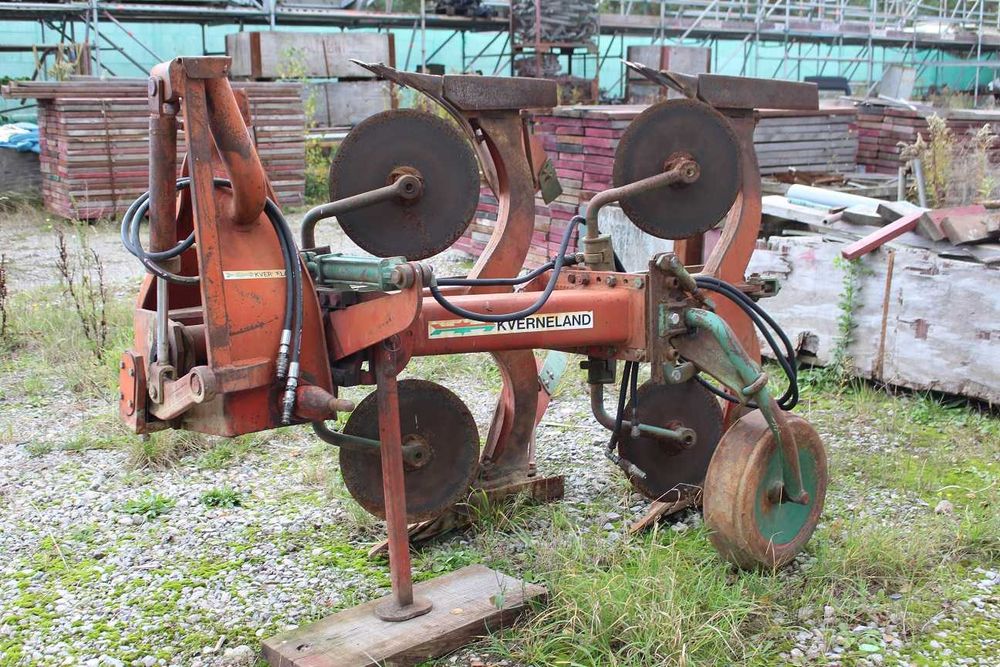 pług obrotowy 2 skibowy Kverneland