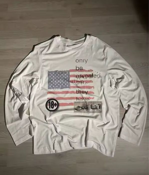 Лонг с американским принтом. Archive. Белый лонгслив по фигуре