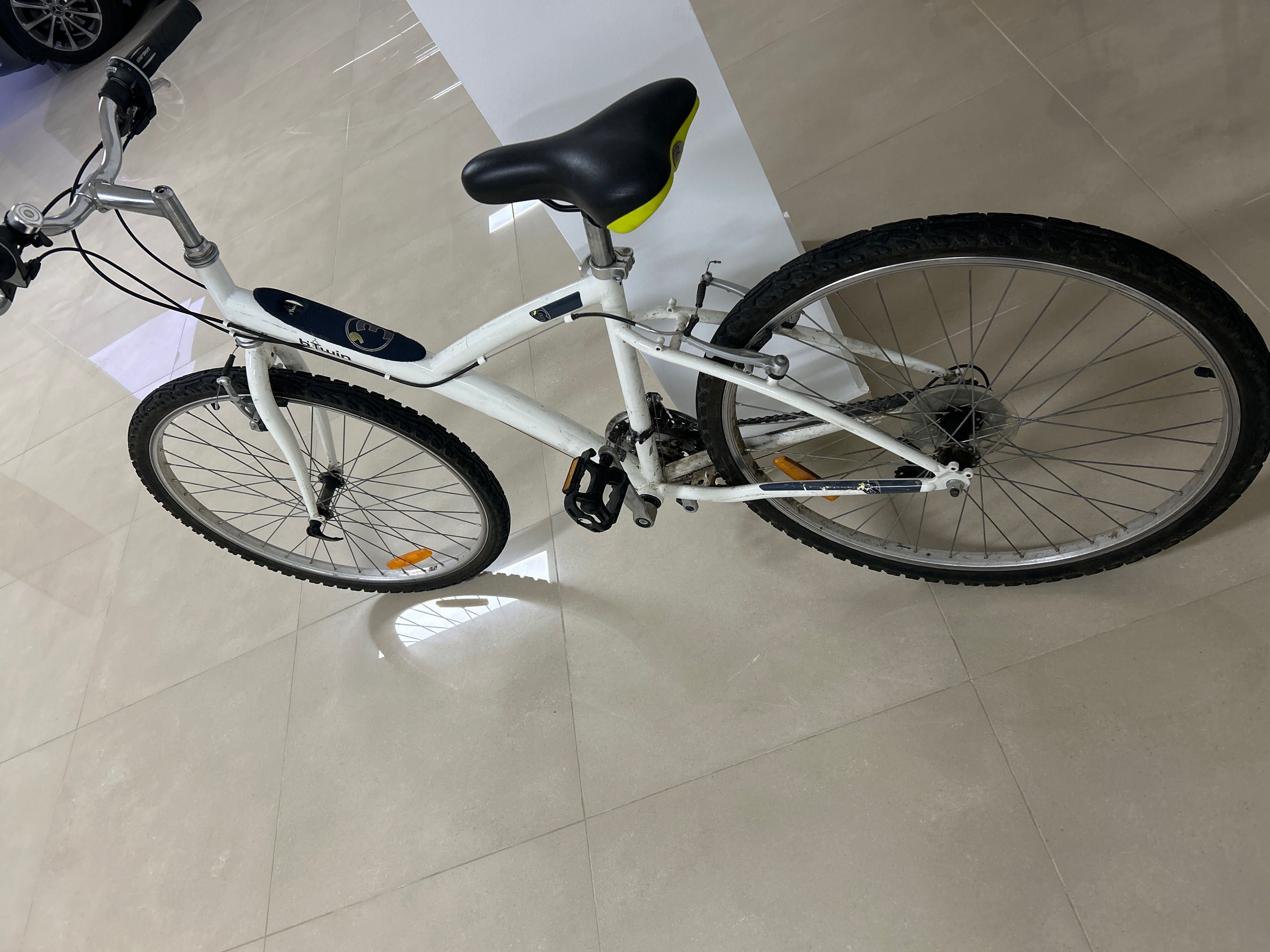Bicicleta Júnior/adulto em branco.