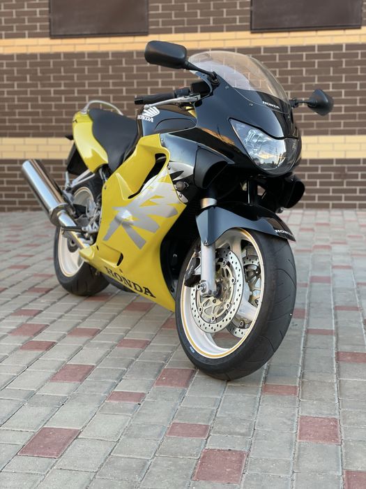 Продам Honda CBR 600 f4