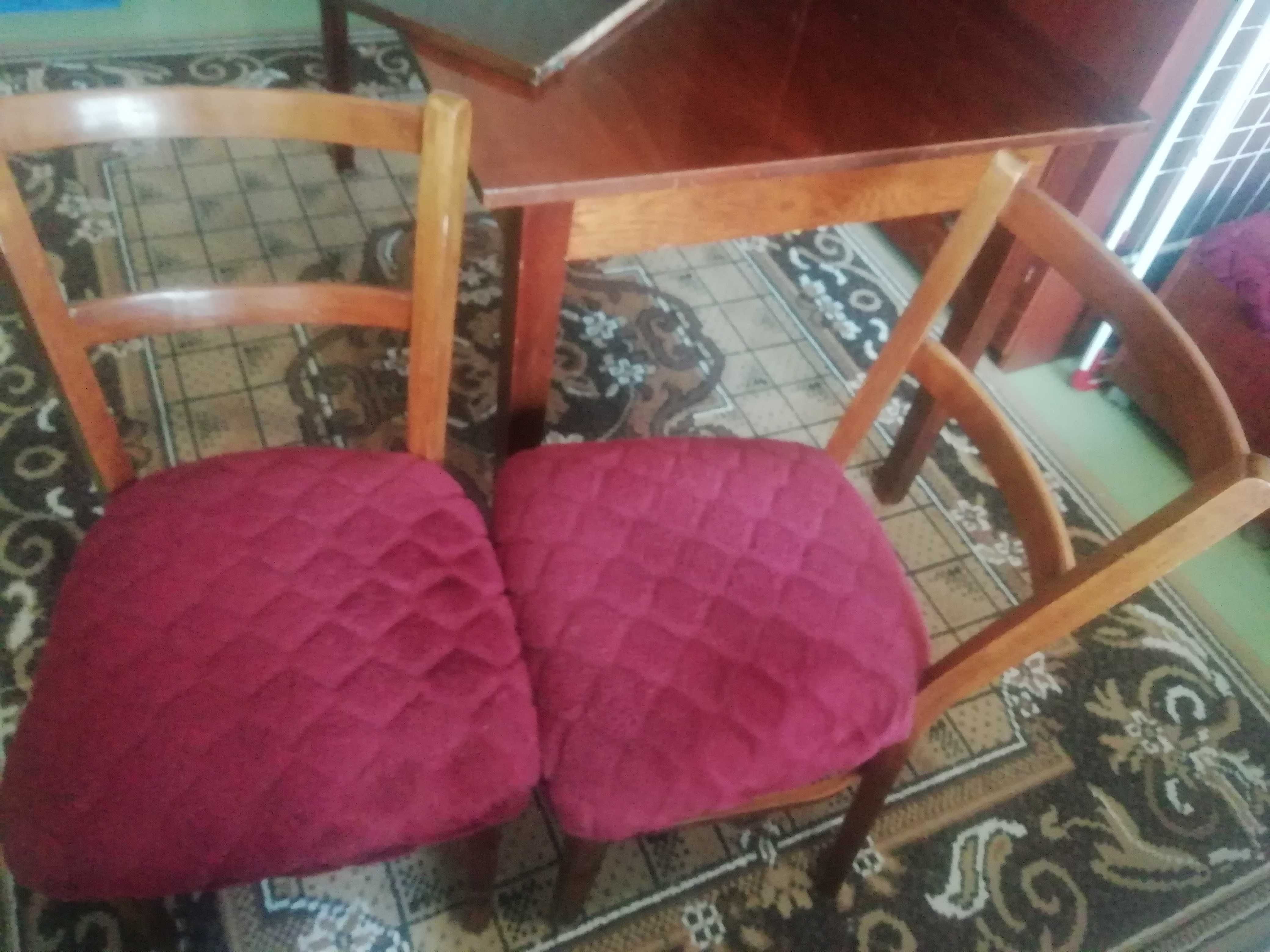 Продаю стол и стулья
