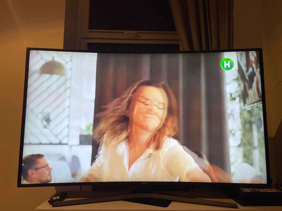 SAMSUNG Smart TV model UE55JU6740S