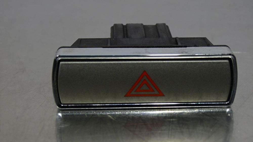 PRZEŁACZNIK ŚWIATEŁ AWARYJNYCH FORD MONDEO MK4 1.8TDCI 6M2T13A350AB