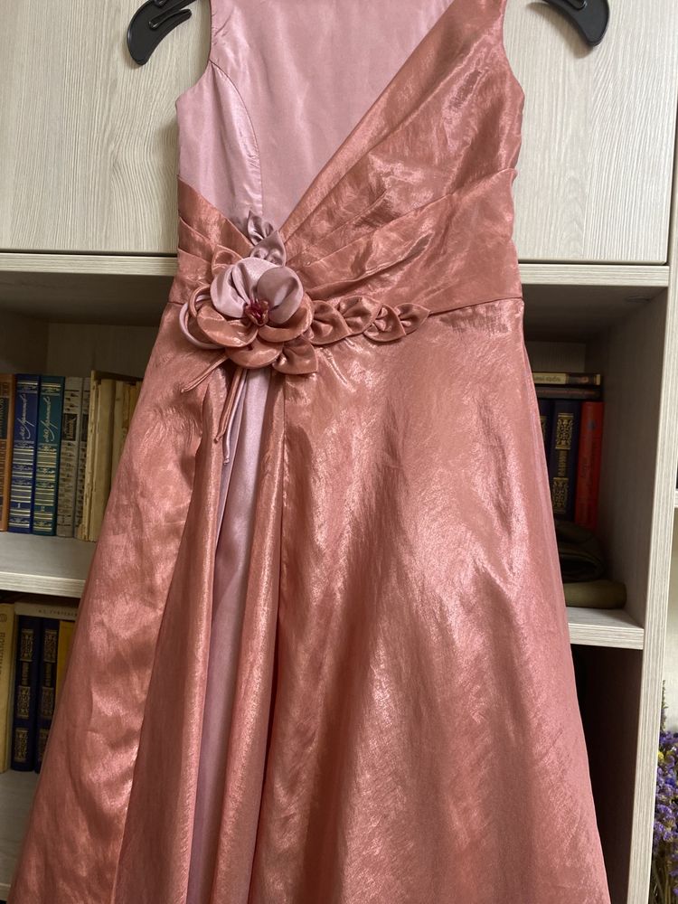 Сукня рожева для девочки из мерцающей ткани малиновое на праздник