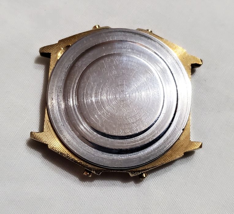 Продам часы Электроника в жёлтом корпусе на ходу марка  периода ссср