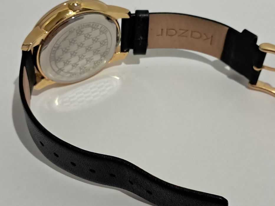 Kazar Zegarek na skórzanym pasku ze złotą kopertą i białą tarczą