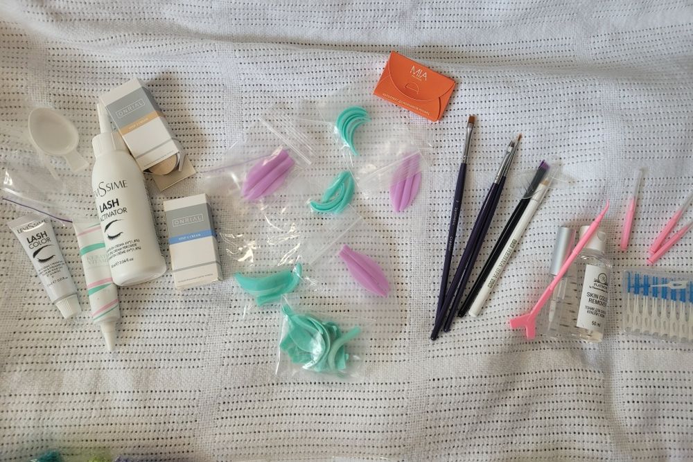 Пінцети та інші товари для нарощування вій