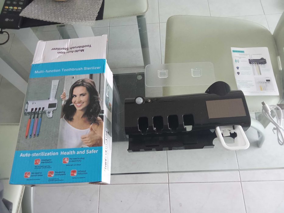 Suporte de parede novo embalado para pasta e escovas de dentes com luz