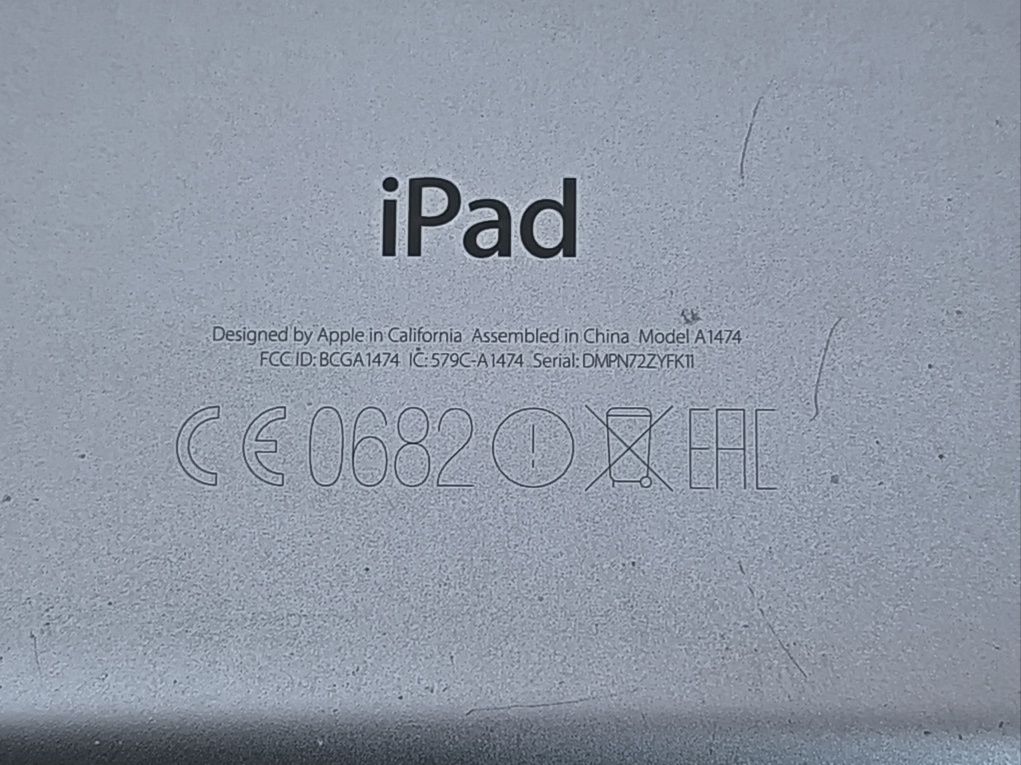 iPad Air A1474 (на запчастини) — екран цілий, чохол, кабель