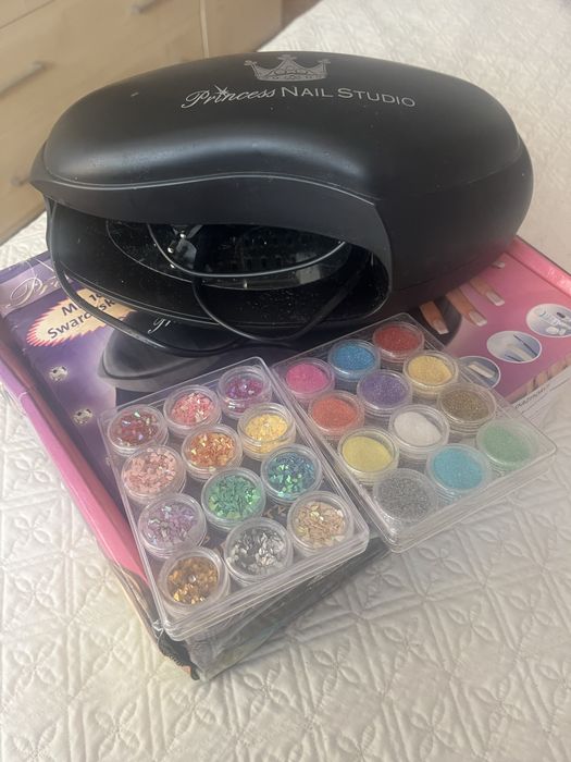 Lampa do paznokci + brokatowe pyłki