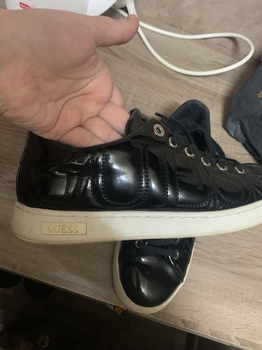 Кросівки GUESS, торг