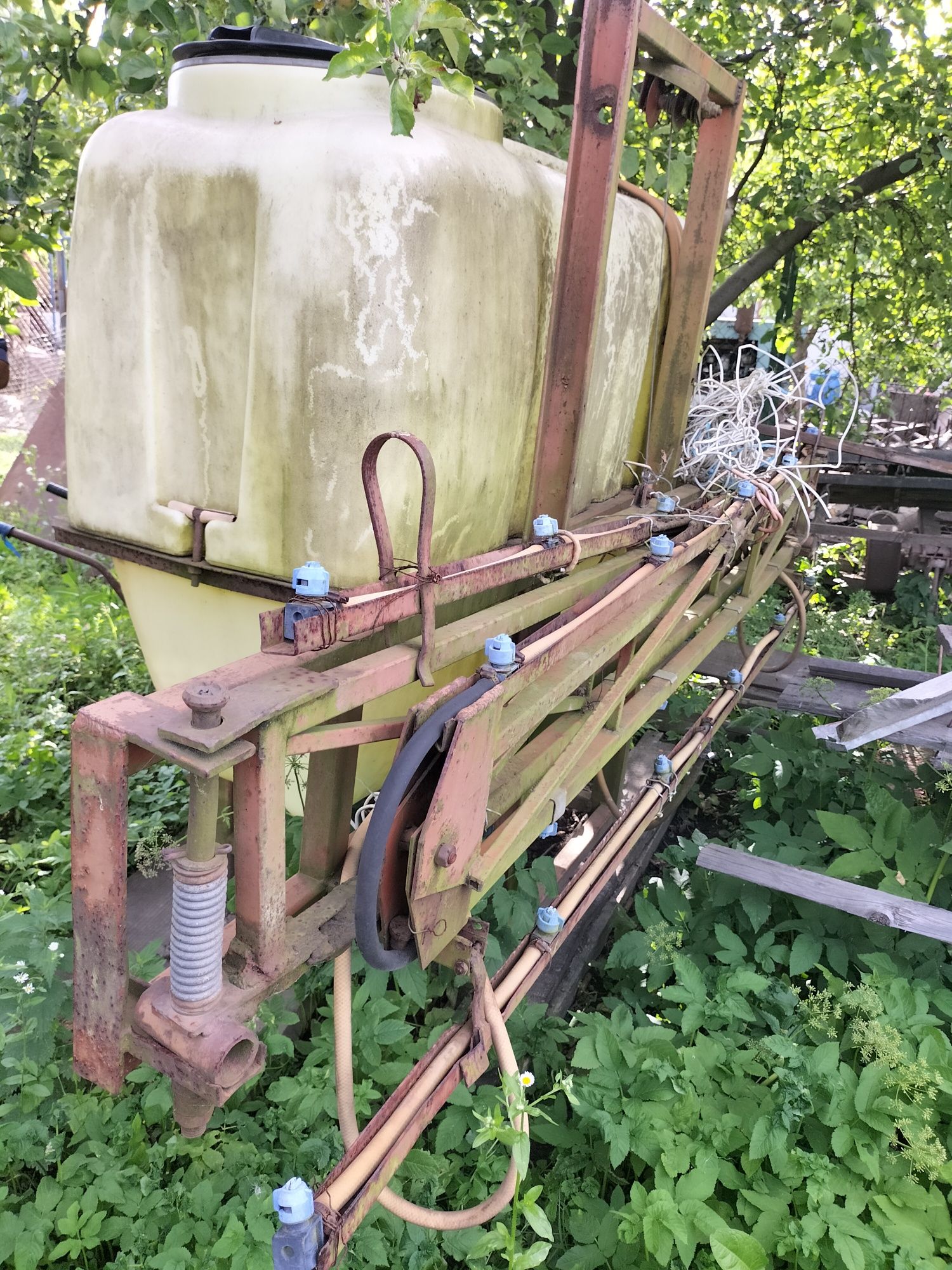 Продам оприскувач 600л
