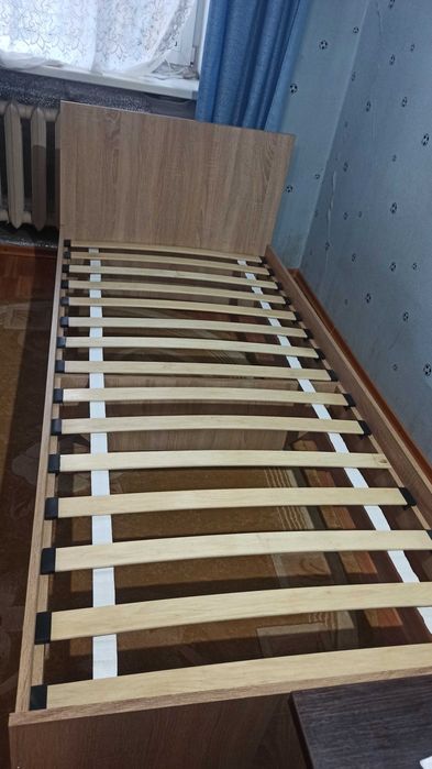 Продам ліжка полуторні.