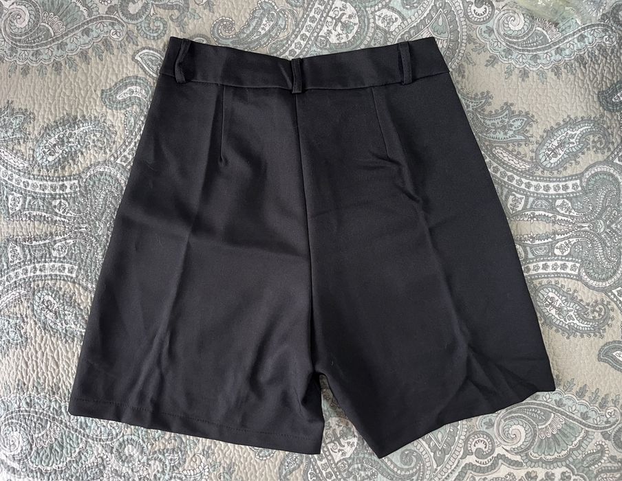 Чорні шорти бермуди