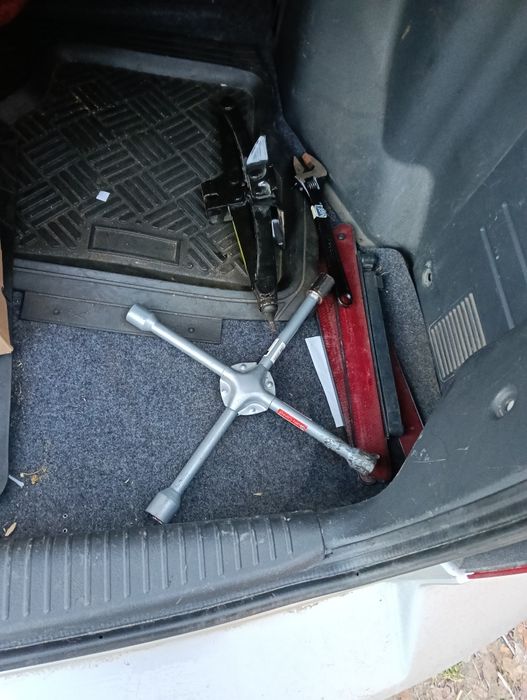 3750у.о.Акцент-2,автомат.140000 пробігу.2005 рік.1,5.Бензин.Два компле