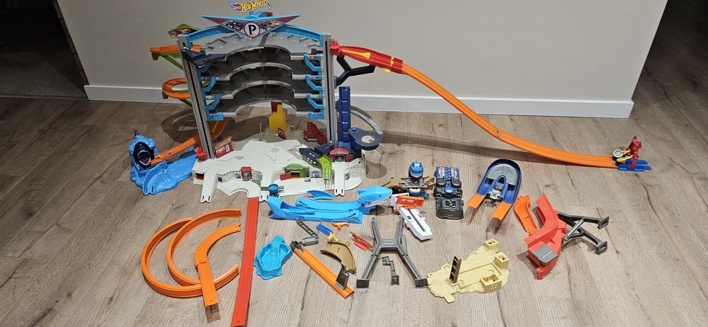 Hot Wheels Ultimate Garage CMP80 + dodatkowe tory